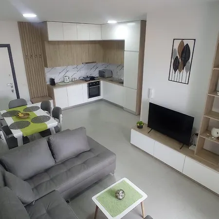 Golem Horizon Apartment *